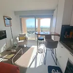 Vue De Face Royale Au Coeur De Barcares Village Face A La Tres Joli Coquet Renove 2 A 4 Couchages Parking Piscine Ле Баркарес
