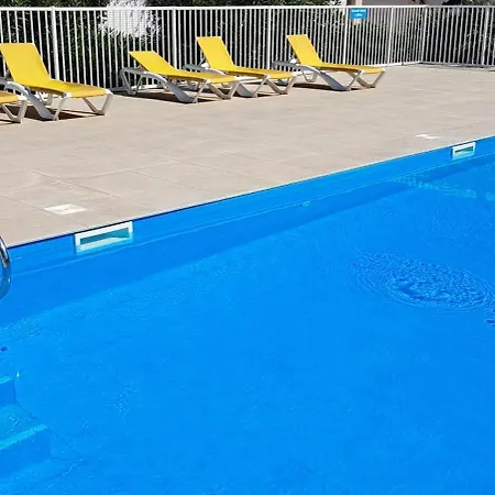 libre 21 août à fin septembre Barcarès village résidence calme face à la plage vue mer splendide piscine et parking Appartement *