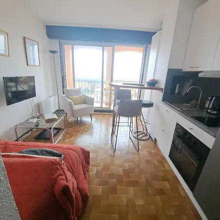 Vue mer exceptionnelle Barcarès en face de la plage au village studio rénové 2-4 couchages parking Le Barcarès